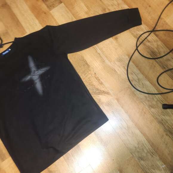 A sweatshirt - Picture 3 of 4